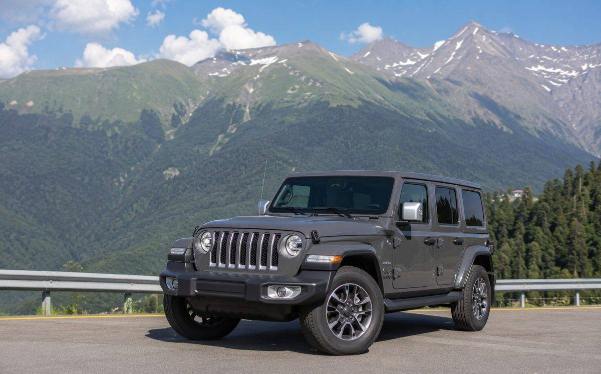 Аренда Джип Рэнглер 4xe (Jeep Wrangler 4xE) в Сочи — внедорожник, 5 мест, подача в аэропорт Адлер