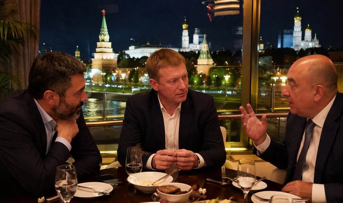 Как принять партнёров в Москве так, чтобы сделка подписалась: протокол делового приёма — ТурВояж, Сочи