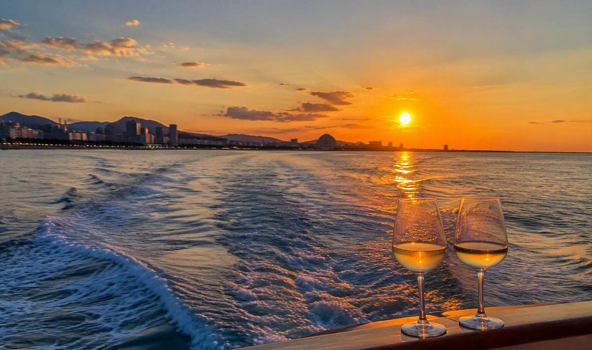 Sunset cruise in Sochi: the complete 2026 guide — ТурВояж, Сочи