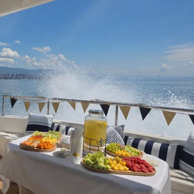 Мальчишник на воде